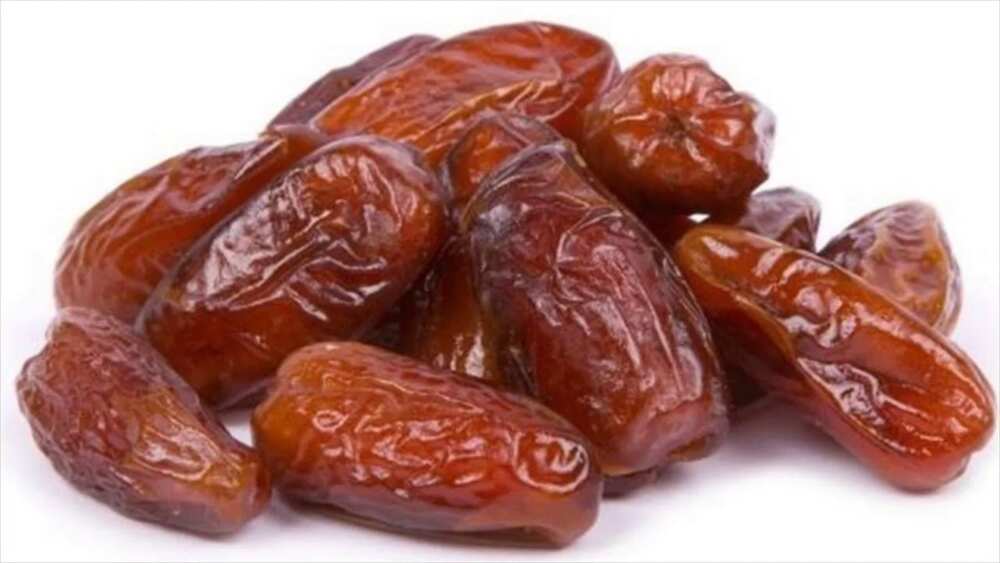 Benefits of eating dates in the morning