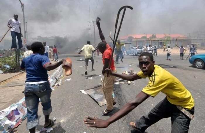 Police shoot protesting youths, kill one in Ile Ife