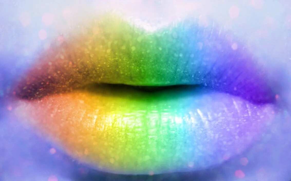 whats a rainbow kiss