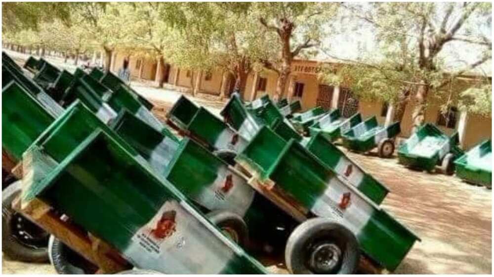 Bauchi state governor empowers youths, farmers with ‘brand new wheelbarrows’, tractors (photos)