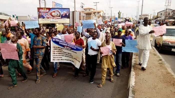 Ekiti home owners protesting on the streeet. Photo source: The Nation
