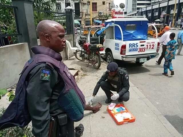 Nigerian police man spotted helping an accident victim