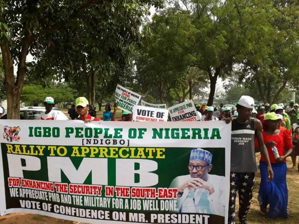 Operation Python Dance: Igbos march to Villa to commend Buhari (photos)