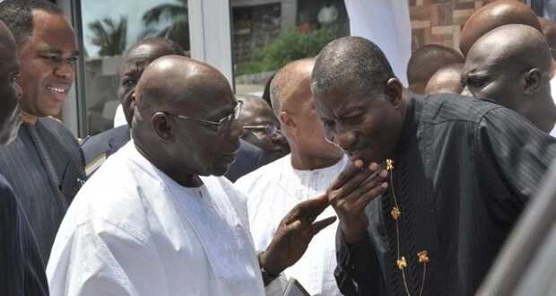 Kwamitin mutum 11 zai soma bincikar Obasanjo da Jonathan kan badakalar satar kudi