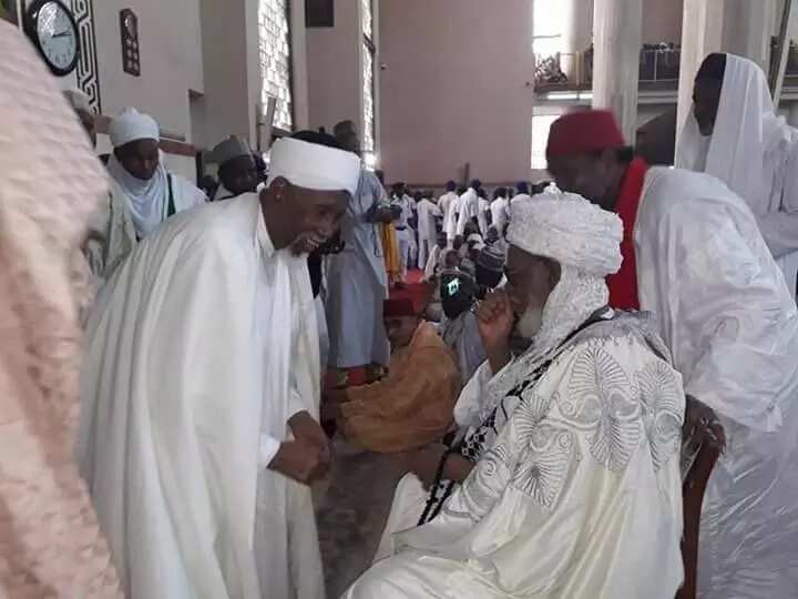 Sheikh Dahiru Bauchi ya jagoranci gudanar da zikirin Juma'a tare da yi wa kasa addu'a a babban masallacin Abuja (hotuna)