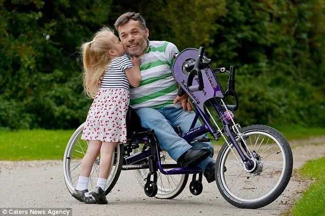 Dwarf Father Shares Special Bond With His 4-Yr-Old Daughter