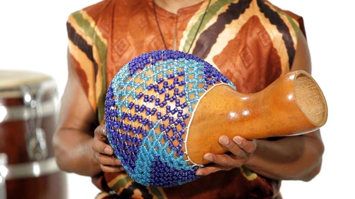 Música igbo e instrumentos musicalesMúsica igbo e instrumentos musicales  