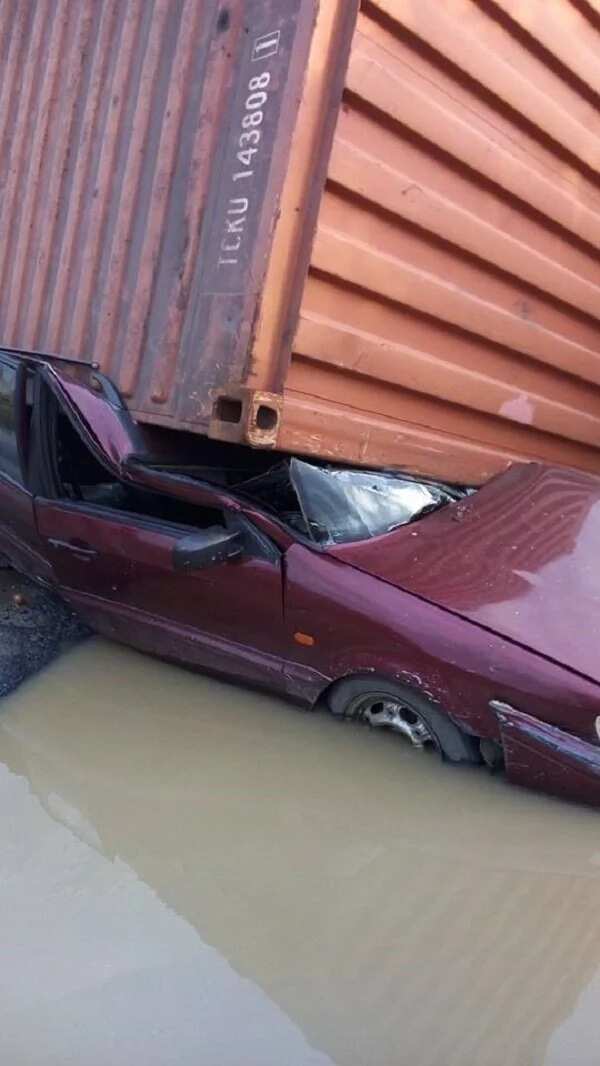 Amazing! Man survives this horrific accident alive in Port Harcourt (Photos)