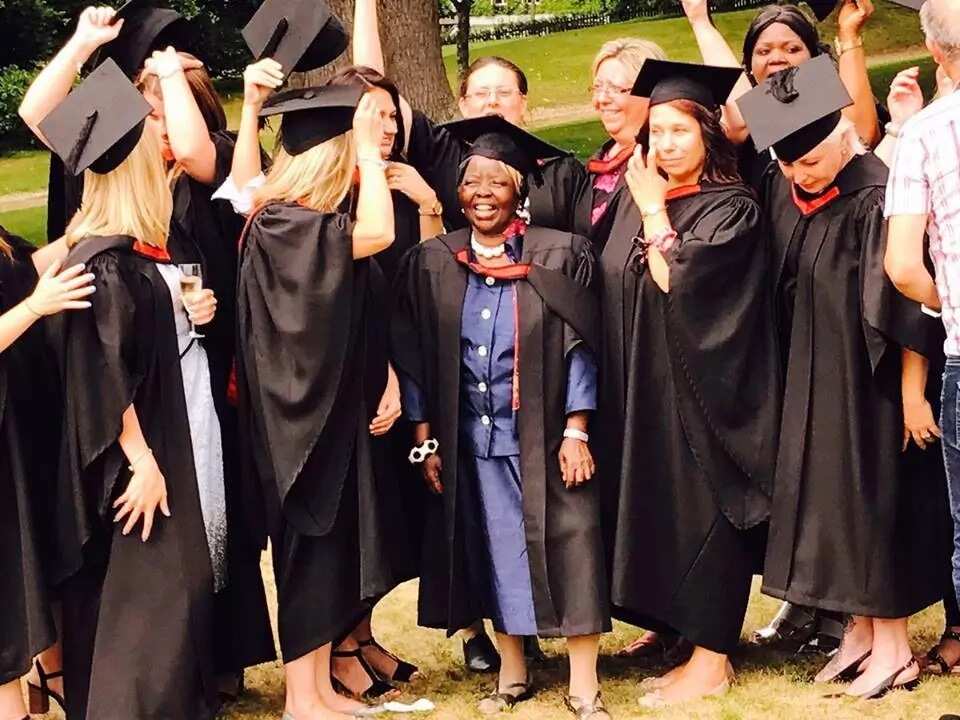 Ilimi gishirin zaman Duniya: Yadda tsohuwa mai shekaru 74 ta samu kwalin digiri Ilimi gishirin zaman Duniya: Yadda tsohuwa mai shekaru 74 ta samu kwalin digiri