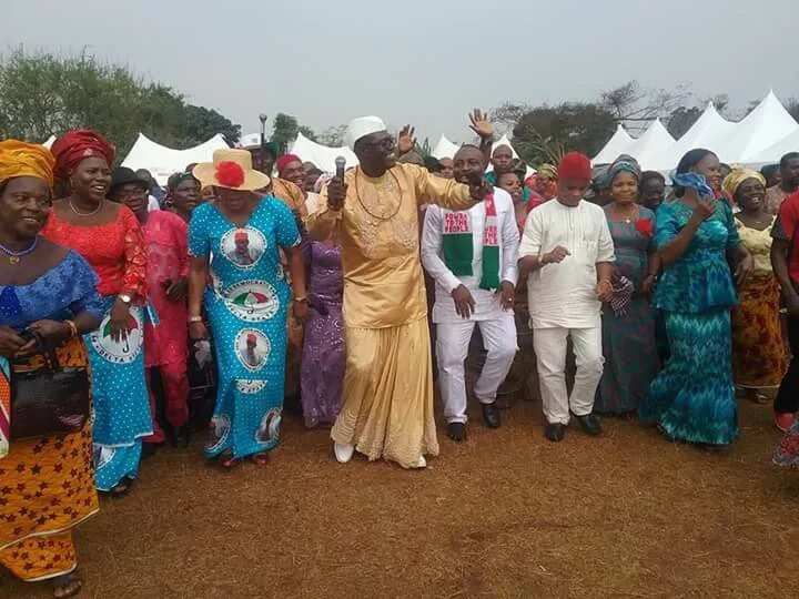 Massive defection hits APC as 1000 people join PDP in Delta (Photos)