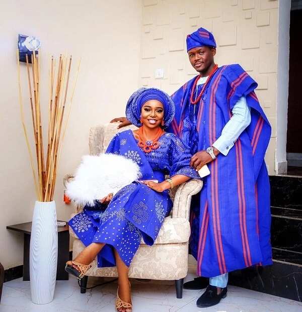 Yoruba traditional wedding attire for bride and groom - Legit.ng