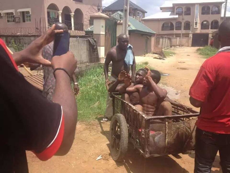 Generator thieves apprehended, beaten in Lagos (photos)