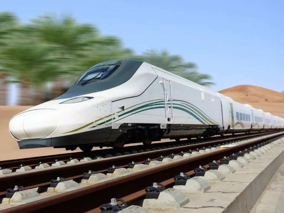 Gwamnatin Saudiyya ta kaddamar da manyan jirgin kasa na zamani daga Makka zuwa Madina Gwamnatin Saudiyya ta kaddamar da manyan jirgin kasa na zamani daga Makka zuwa Madina