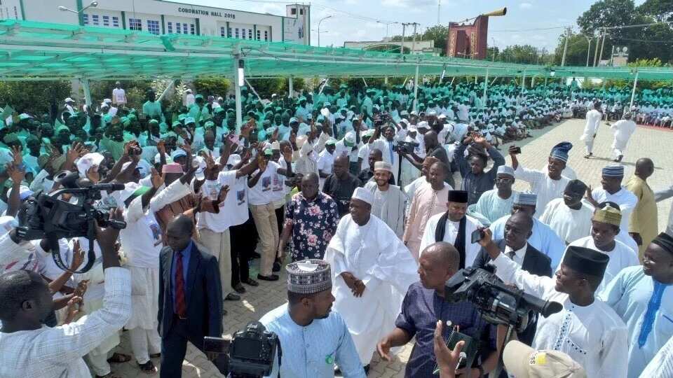 Gwamna Ganduje ya raba miliyan N275m ga matasa 8,800 karkashin tsarin tallafin Buhari, hotuna