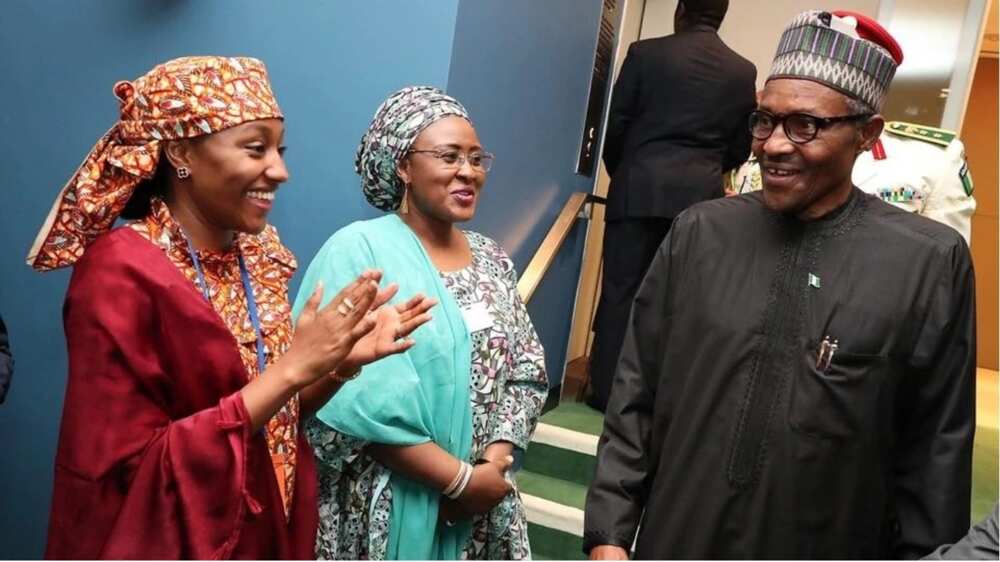 Uwargidan Buhari da yar sa sun karfafa masa gwiwa bayan jawabin da yayi a UN (hoto) Uwargidan Buhari da yar sa sun karfafa masa gwiwa bayan jawabin da yayi a UN (hoto)