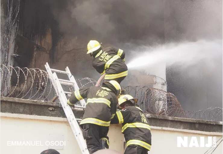 BREAKING: Samsung Digital Centre On Fire (PHOTOS)