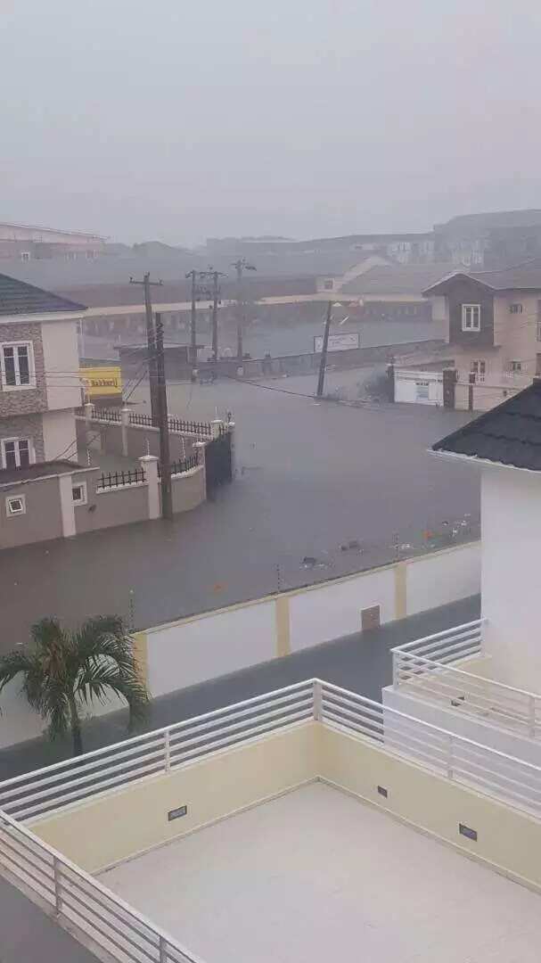 Teku na kokarin hadiye Jihar Legas, dubi Hotunan ambaliyar ruwa Teku na kokarin hadiye Jihar Legas, dubi Hotunan ambaliyar ruwa