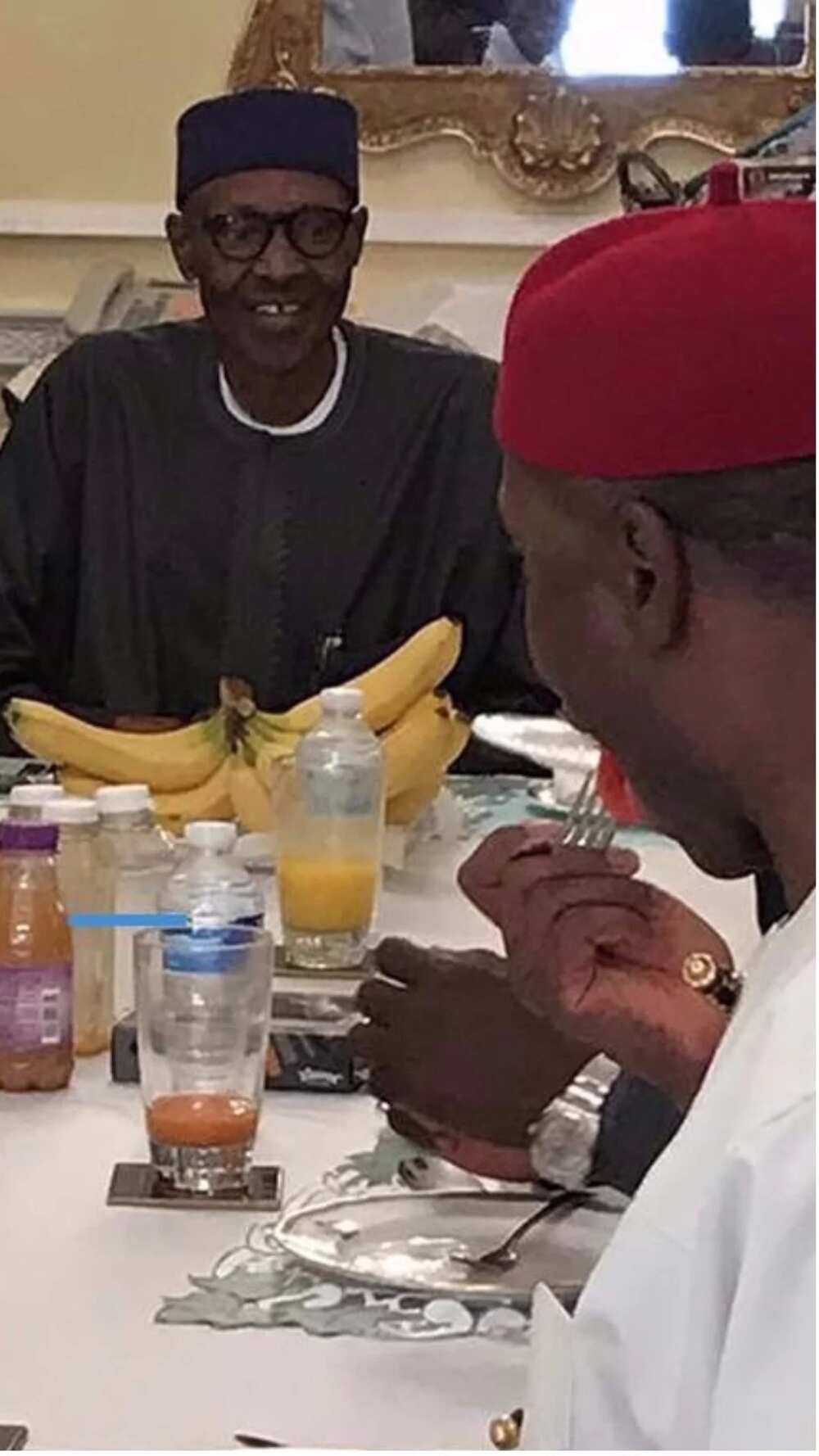 BREAKING: President Buhari meets with APC governors and leaders in London (photo) BREAKING: President Buhari meets with APC governors and leaders in London (photo)