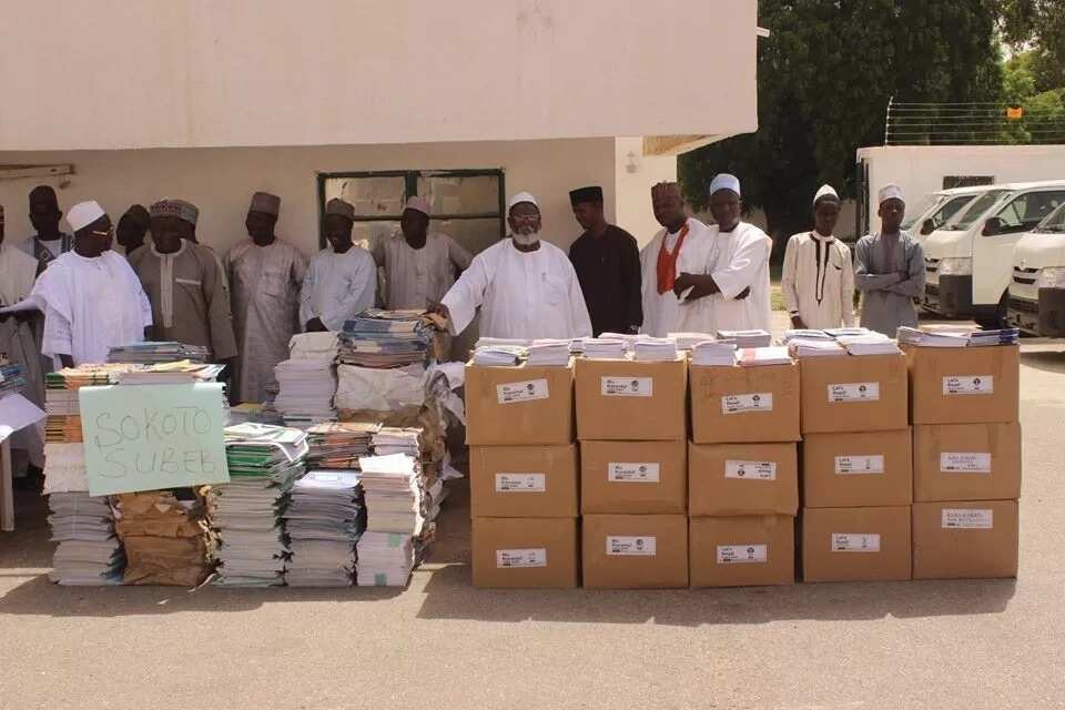 Ayyukan 10 da gwamnatin Sakwato ta kaddamar a ranar demokradiyya (Hotuna) Ayyukan 10 da gwamnatin Sakwato ta kaddamar a ranar demokradiyya (Hotuna)
