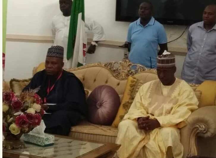 Gwamna Kashim Shettima ya ci kuka bayan ya tsaida Magajin sa Gwamna Kashim Shettima ya ci kuka bayan ya tsaida Magajin sa