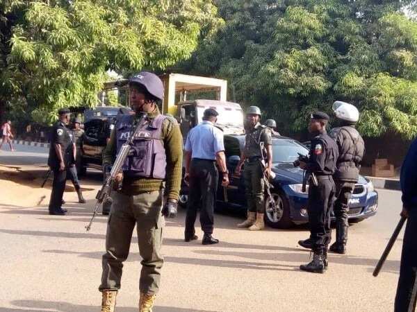 Panic as unknown gunmen kill policemen, Customs operatives at Enugu checkpoint