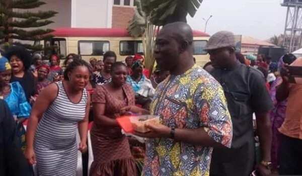 Ekweremadu donates goods worth millions of naira to IDP camps, fetes Enugu widows