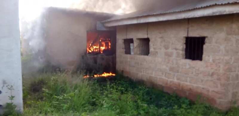 UNIOSUN students set house of killer Alfa on fire (photos)
