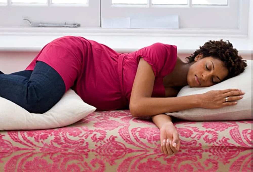 Sleep on the side during pregnancy