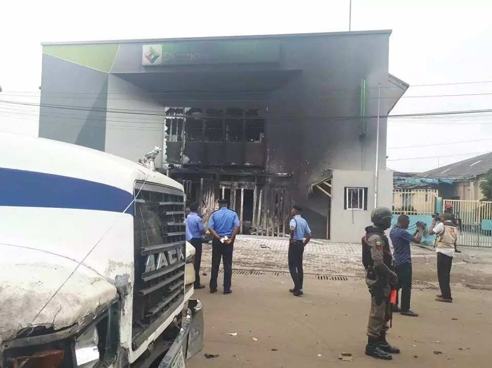 Apapa mayhem: Lagos Police Command arrests trigger-happy cop Apapa mayhem: Lagos Police Command arrests trigger-happy cop