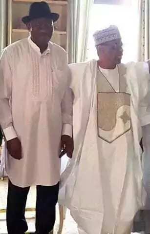 Jonathan ya ziyarci Abdulsalam da Babangida a Mina Jonathan ya ziyarci Abdulsalam da Babangida a Mina
