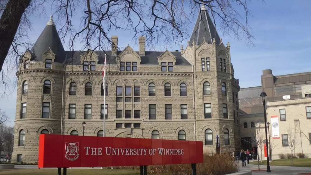 University of Winnipeg University of Winnipeg