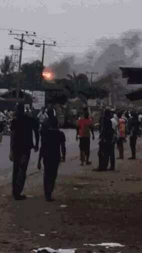 Ex-militants set Senator Abe’s campaign office on fire