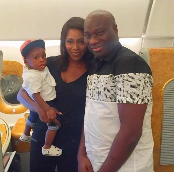 Lagos big boy and owner of Mompha Bureau De Change, Ismaila flaunts N480m cash on Instagram (photo/video)
