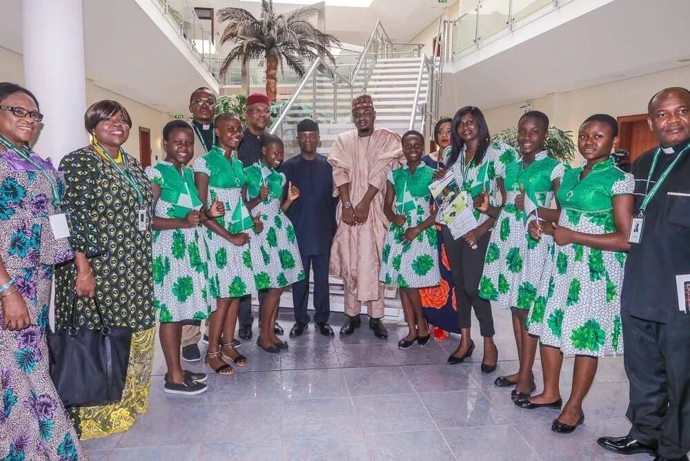 Osinbajo ya karbi bakuncin 'yan matan Najeriya da suka yi bajinta a Amurka Osinbajo ya karbi bakuncin 'yan matan Najeriya da suka yi bajinta a Amurka