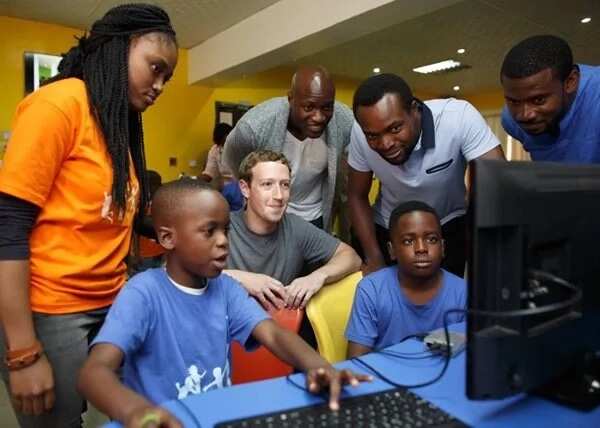 Ina alfahari da harshen hausa- wanda ya kafa Facebook, Zuckerberg (Hotuna)