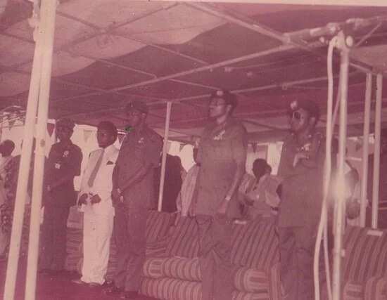 Waiwaye adon tafiya: hotunan Buhari lokacin yakin basasa Waiwaye adon tafiya: hotunan Buhari lokacin yakin basasa