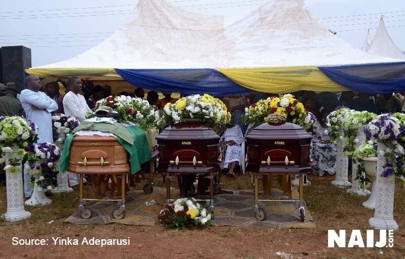 10 touching photos from James Ocholi burial