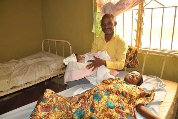 Photo: 33-yr-old woman delivers baby from 4yr-old pregnancy