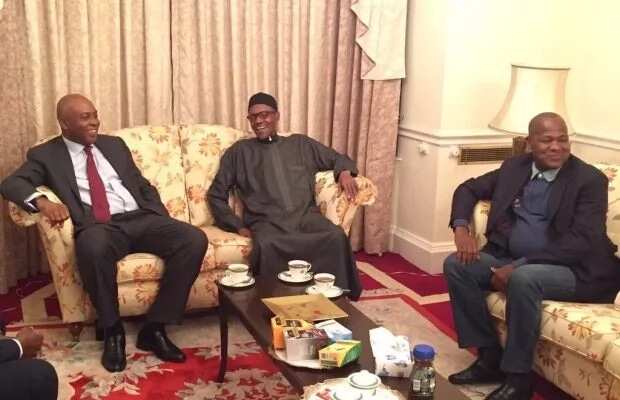 Buhari meeting with Saraki, Dogara, other lawmakers in Abuja House, London PHOTOS