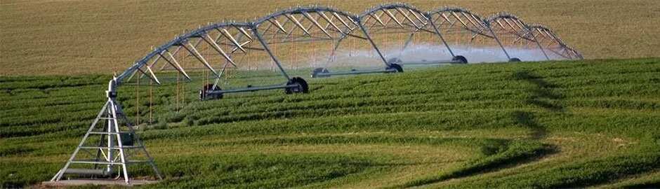 Irrigation farming CENTRE-PIVOT Irrigation farming CENTRE-PIVOT