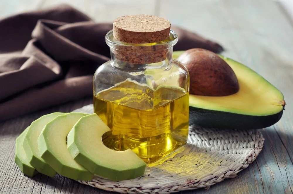 How to extract avocado oil from the seed, fruit, and skin