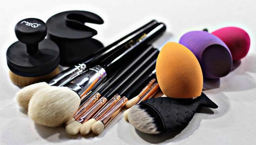 Materials for correct makeup