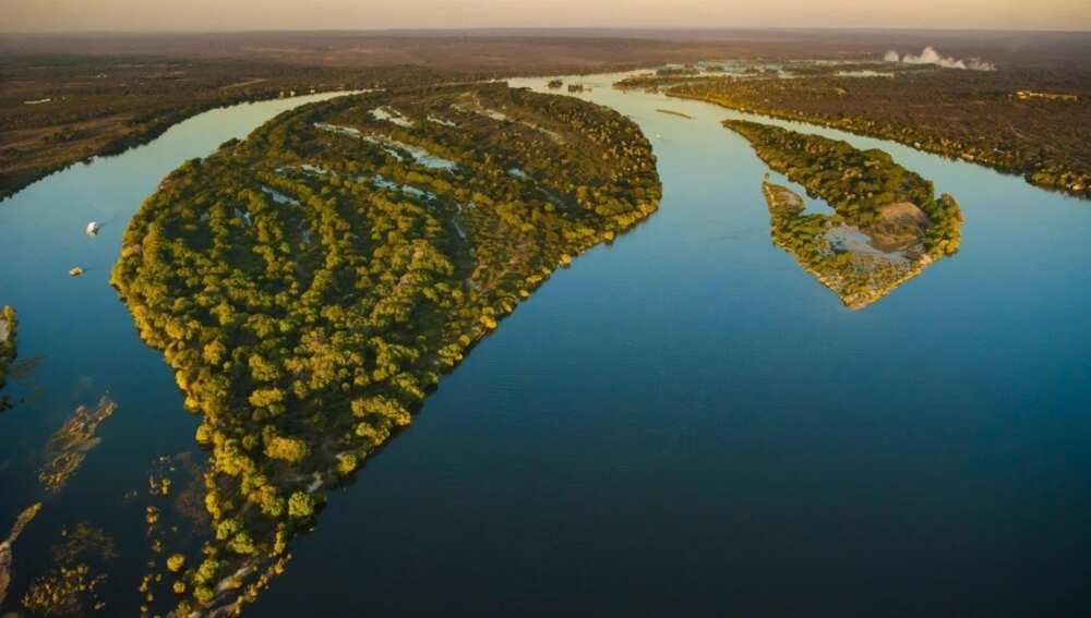 Zambezi River 2574 km