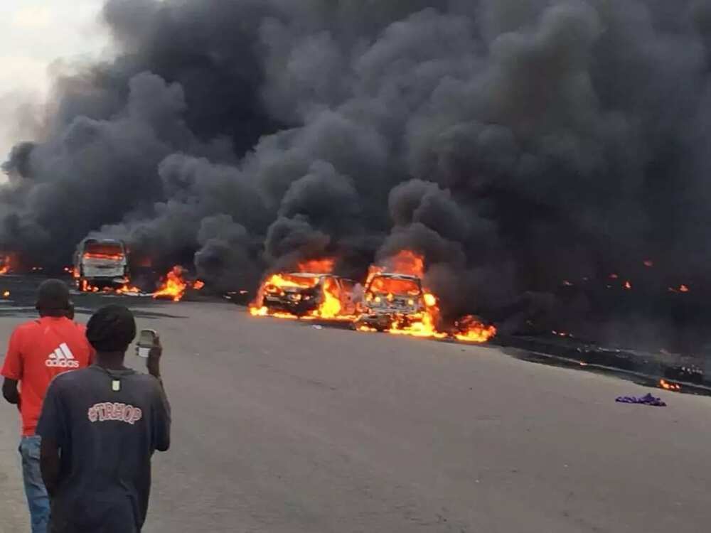 Breaking: Tanker goes up in flame on Lagos-Ibadan expressway (pictures, video)