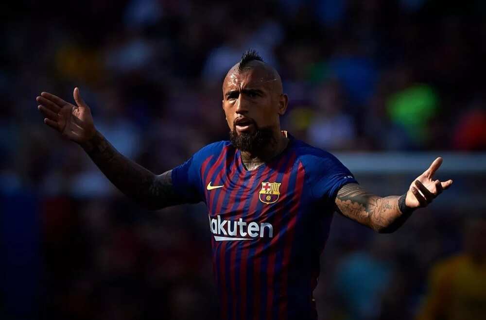 Arturo Vidal slams Barcelona for only having '13 professionals' in the squad