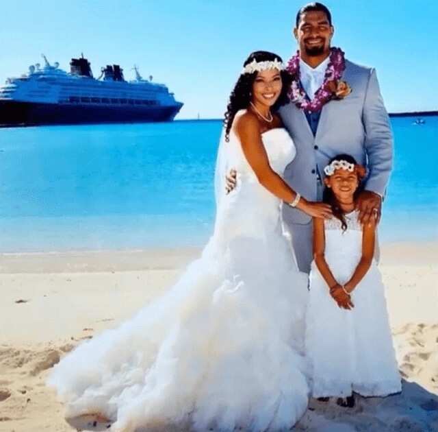 wwe roman reigns married