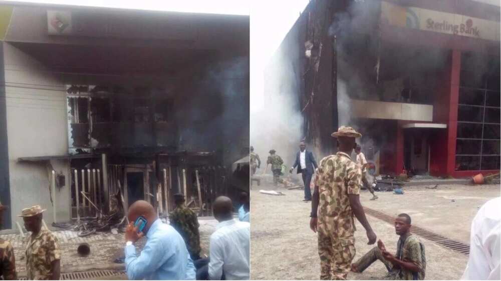 BREAKING: Riot rocks Apapa as policeman shoots tanker driver dead (photo) BREAKING: Riot rocks Apapa as policeman shoots tanker driver dead (photo)