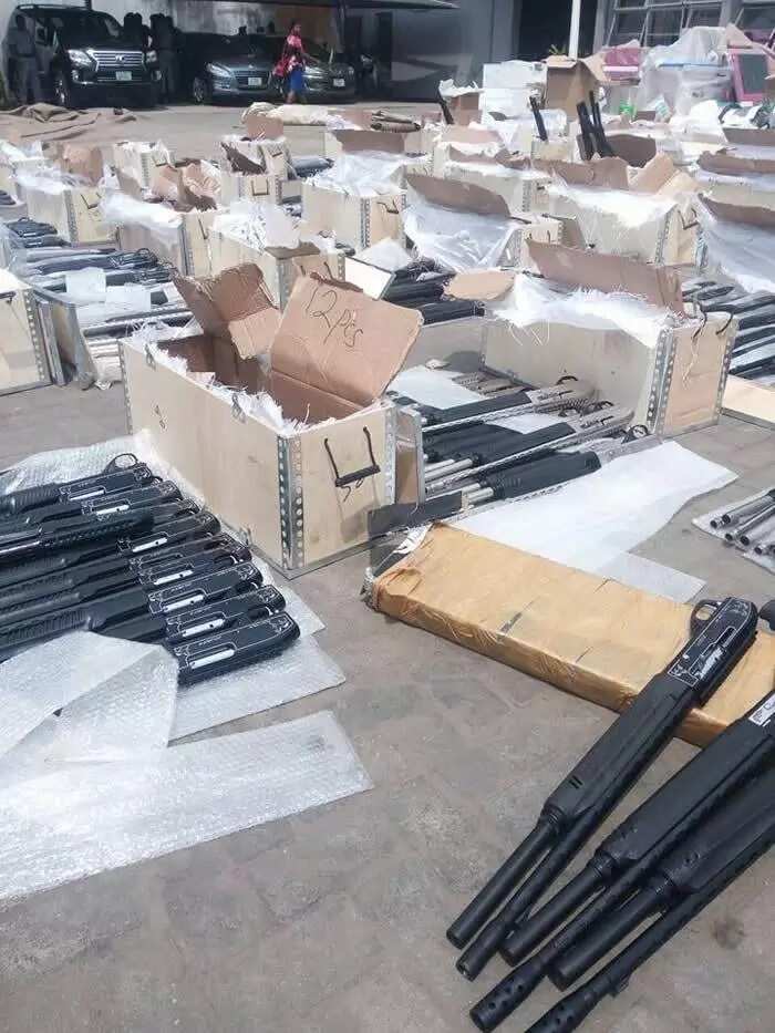 BREAKING: Customs seize 661 rifles in Lagos (Photo)