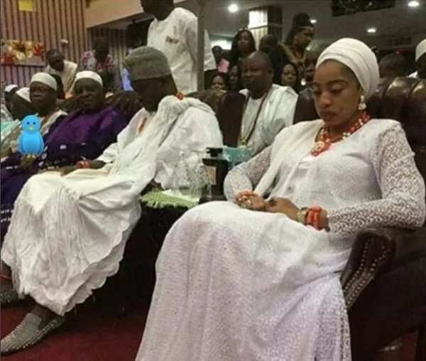 This Photo Of Ooni Of Ife And His Wife Has Got People Wondering.