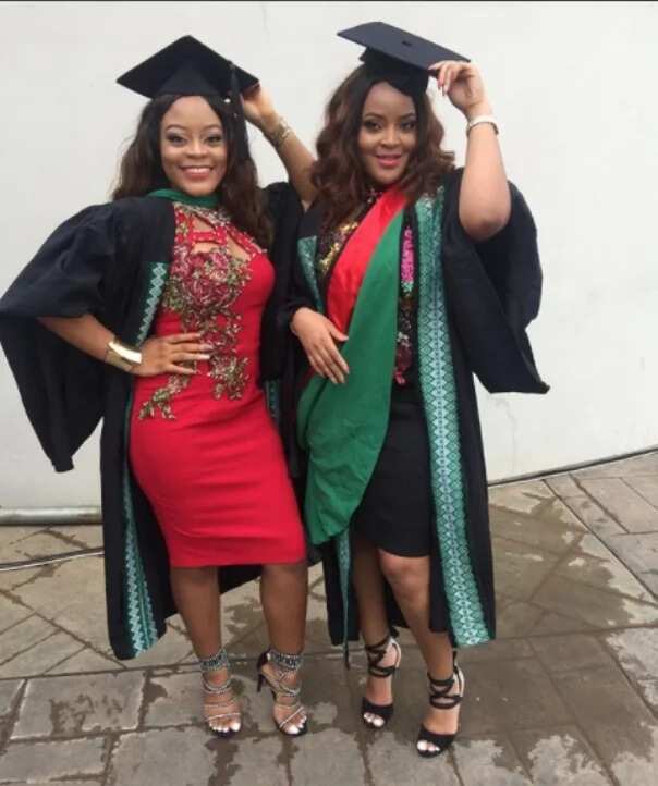 Nigerian twin sisters celebrate after graduating with BSc degree (photos)